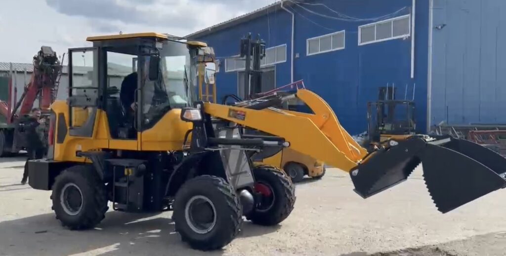 Încărcător Frontal TCME HT930 — Motor Yunnei 490GB (42 kW, 4×4 Hidraulic, Cupă 4-în-1)