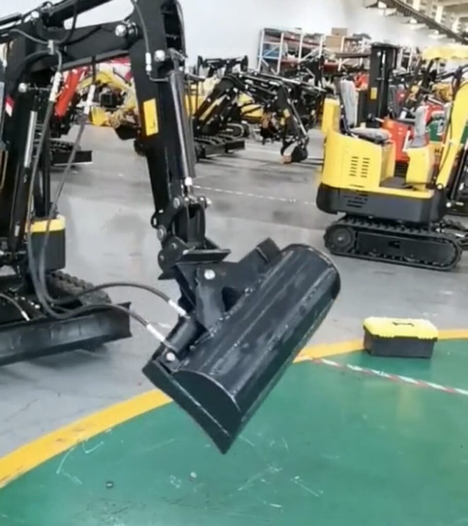 Cupă Taluz 1000mm cu Sistem de Înclinație Hidraulică — HT15 / HT20